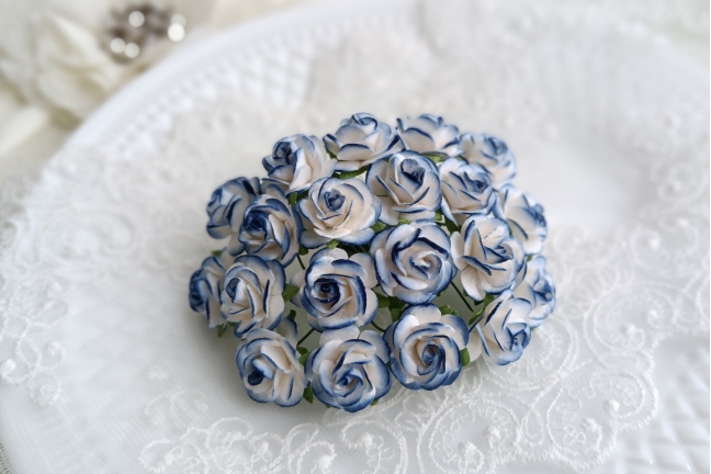Роза открытая 2см Белый+синий