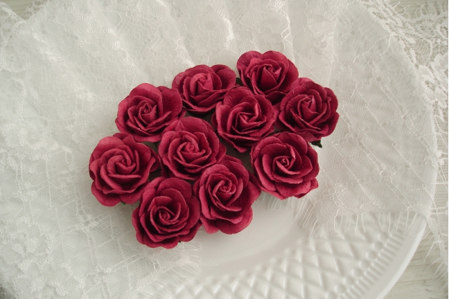Шпалерная Роза  3,5 см Цвет Светло-бордовый/темно-красный